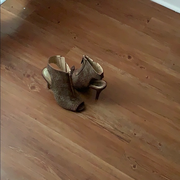 Heels - Picture 2 of 3